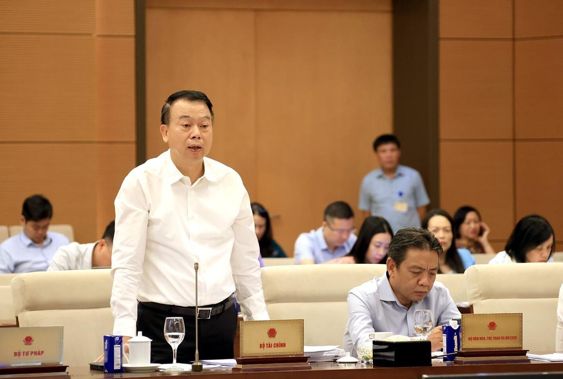 Đại diện Bộ Tài chính phát biểu - Sputnik Việt Nam, 1920, 15.10.2025