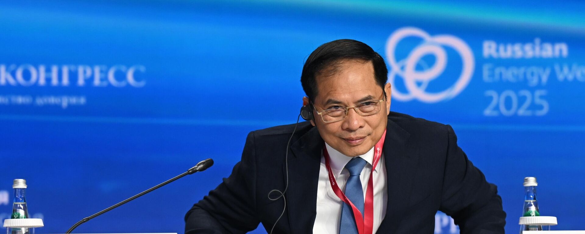 Phó Thủ tướng Việt Nam Bùi Thanh Sơn tại Diễn đàn Quốc tế Tuần lễ Năng lượng Nga - Sputnik Việt Nam, 1920, 15.10.2025