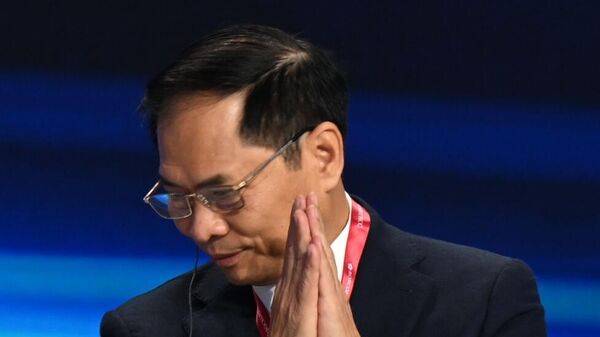 Phó Thủ tướng Việt Nam Bùi Thanh Sơn tại Diễn đàn Quốc tế Tuần lễ Năng lượng Nga - Sputnik Việt Nam