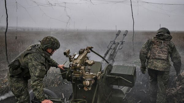 Quân nhân của Nhóm Lực lượng Nga Trung tâm tại một trạm quan sát trên không ở hướng Krasnoarmeysk của chiến dịch quân sự đặc biệt - Sputnik Việt Nam