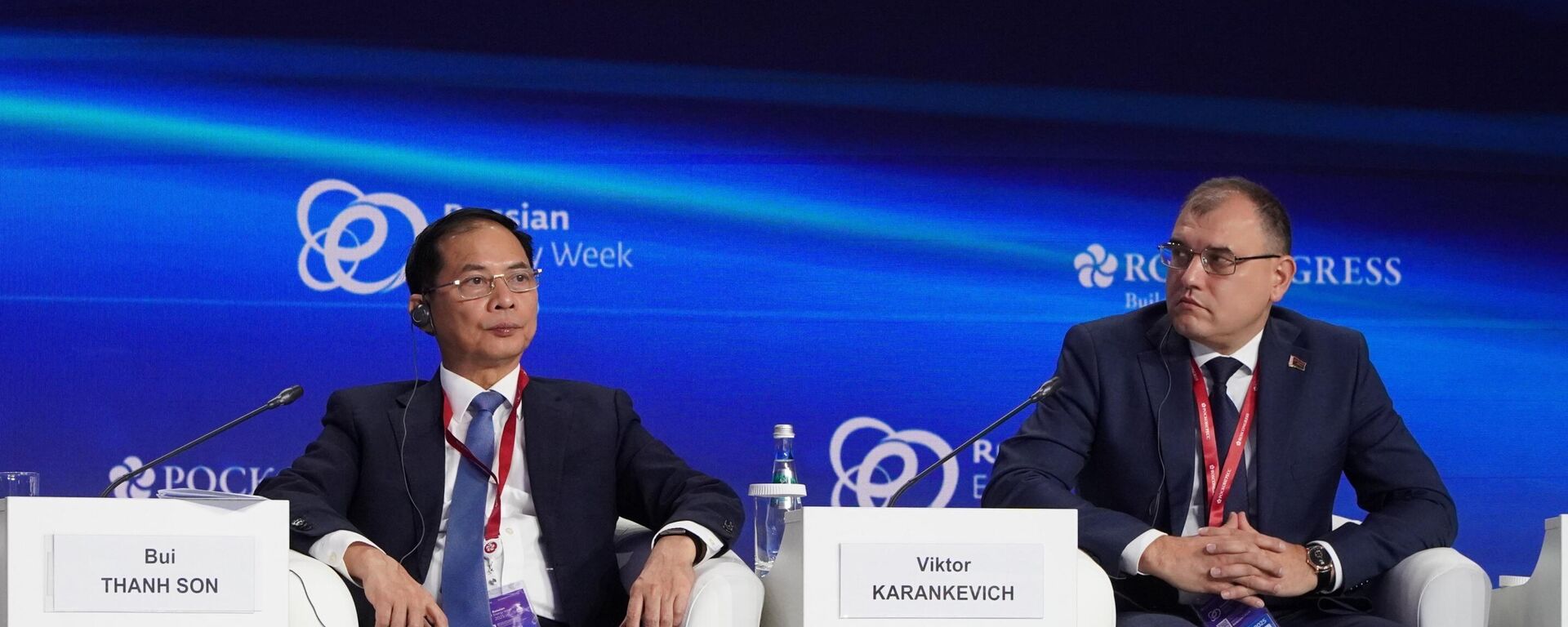 Phó Thủ tướng nước Cộng hòa xã hội chủ nghĩa Việt Nam Bùi Thanh Sơn tại diễn đàn quốc tế “Tuần lễ năng lượng Nga” ở Mátxcơva - Sputnik Việt Nam, 1920, 16.10.2025