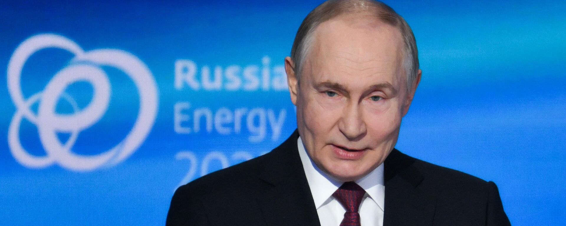 Tổng thống Nga Vladimir Putin phát biểu tại diễn đàn quốc tế Tuần lễ năng lượng Nga - Sputnik Việt Nam, 1920, 16.10.2025