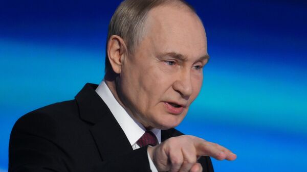 Tổng thống Nga Vladimir Putin tại diễn đàn Tuần lễ Năng lượng Nga ở Moscow - Sputnik Việt Nam