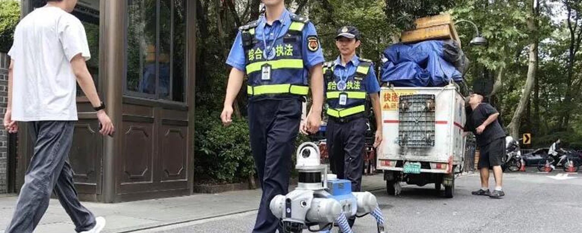 Chó robot ở Hàng Châu, Trung Quốc - Sputnik Việt Nam, 1920, 17.10.2025