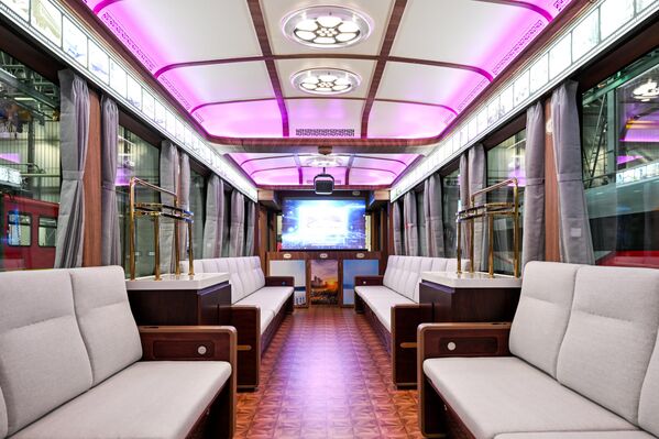 Bên trong tàu du lịch chạy bằng hydro đầu tiên của Trung Quốc tại Trường Xuân, tỉnh Cát Lâm - Sputnik Việt Nam