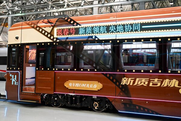 Bên ngoài tàu du lịch chạy bằng hydro đầu tiên của Trung Quốc tại Trường Xuân, tỉnh Cát Lâm - Sputnik Việt Nam