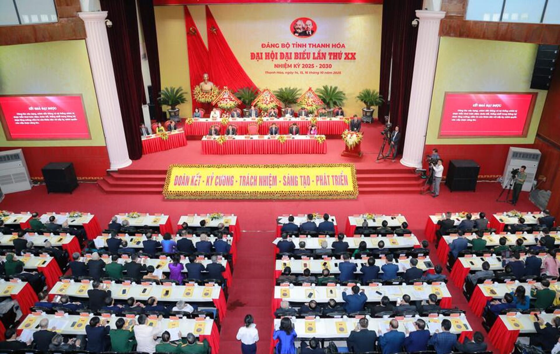 Toàn cảnh Đại hội Đảng bộ tỉnh Thanh Hóa khóa XX, nhiệm kỳ 2025-2030. - Sputnik Việt Nam, 1920, 17.10.2025