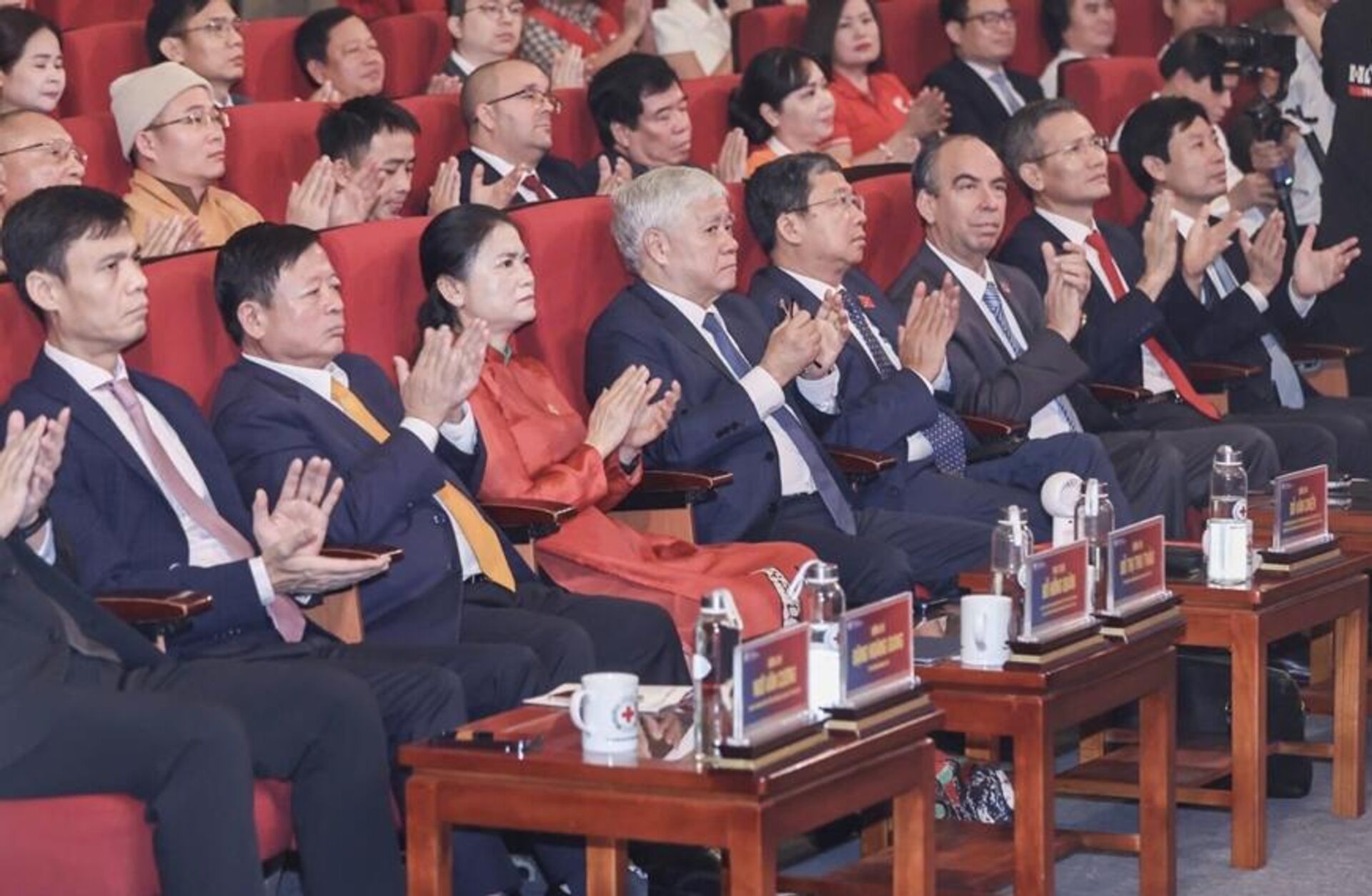 Các đại biểu dự buổi lễ - Sputnik Việt Nam, 1920, 18.10.2025