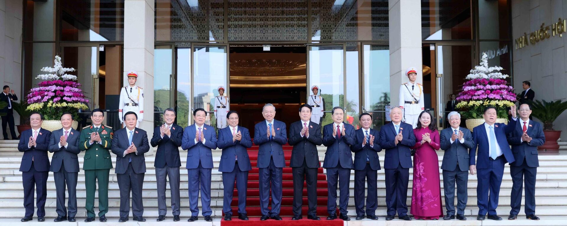 Đại biểu Quốc hội vào Lăng viếng Chủ tịch Hồ Chí Minh - Sputnik Việt Nam, 1920, 20.10.2025