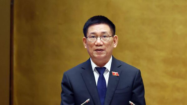 Phó Thủ tướng Hồ Đức Phớc trình bày Báo cáo về tình hình thực hiện ngân sách nhà nước năm 2025, dự toán ngân sách nhà nước, phương án phân bổ ngân sách trung ương năm 2026, Kế hoạch tài chính - ngân sách nhà nước 03 năm 2026 - 2028... - Sputnik Việt Nam