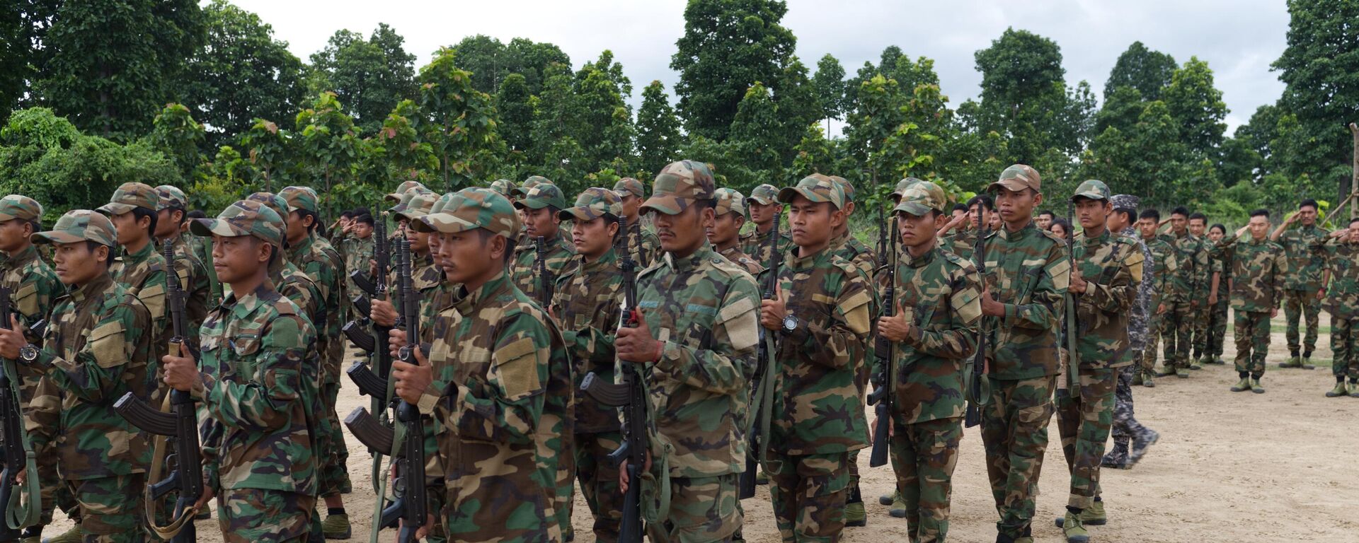 Tiểu đoàn Lực lượng Phòng vệ Nhân dân Quận Shwebo ở Thabain trong một cuộc biểu tình quân sự tại buổi lễ kỷ niệm cuộc nổi dậy 8888 ở Myanmar - Sputnik Việt Nam, 1920, 21.10.2025