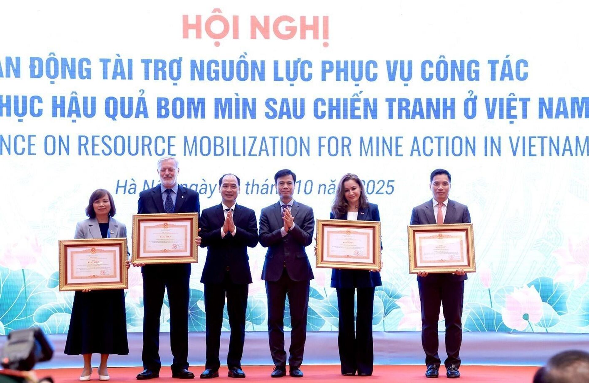 Hội nghị vận động tài trợ nguồn lực khắc phục hậu quả bom mìn sau chiến tranh ở Việt Nam - Sputnik Việt Nam, 1920, 21.10.2025