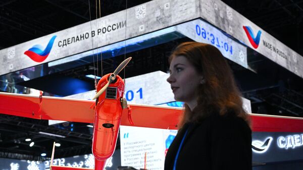 Máy bay không người lái Geoscan tại triển lãm Sản xuất tại Nga thuộc Diễn đàn Xuất khẩu quốc tế Sản xuất tại Nga ở  Moskva - Sputnik Việt Nam