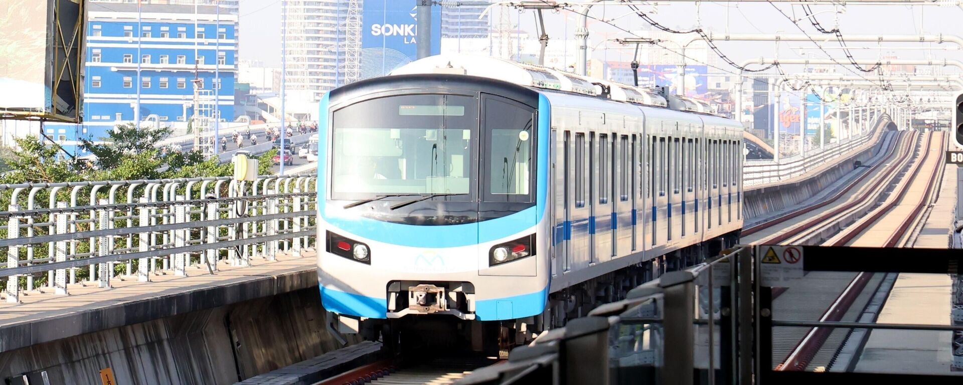 Tàu Metro số 1 Bến Thành - Suối Tiên di chuyển từ trung tâm Thành phố Hồ Chí Minh hướng Suối Tiên - Sputnik Việt Nam, 1920, 21.10.2025