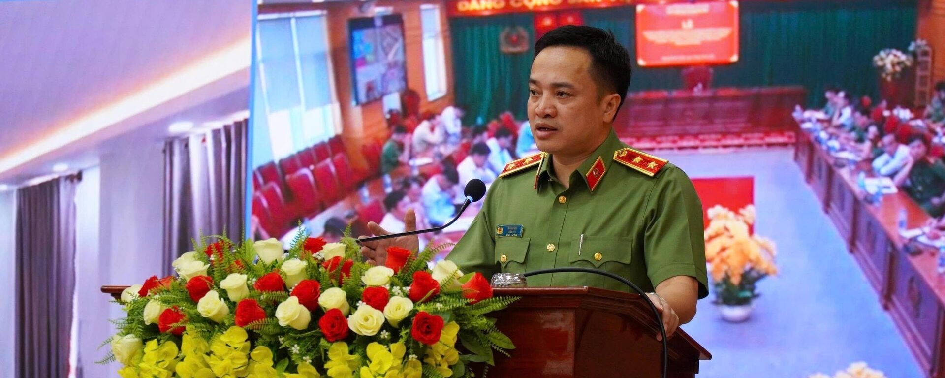 Trung tướng Mai Hoàng, Giám đốc Công an Thành phố Hồ Chí Minh, Phó Trưởng Ban Thường trực Ban Chỉ đạo 138, phát biểu tại buổi lễ
 - Sputnik Việt Nam, 1920, 22.10.2025