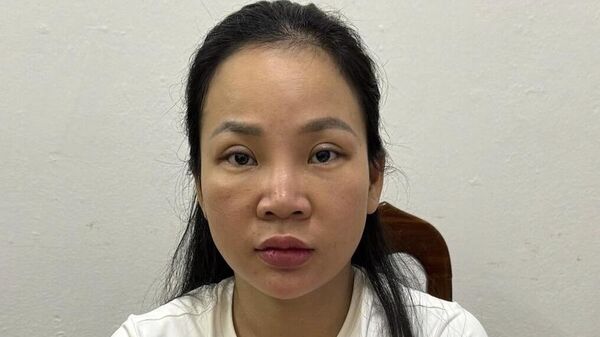 Đối tượng Phạm Thị Nhung tại cơ quan công an - Sputnik Việt Nam