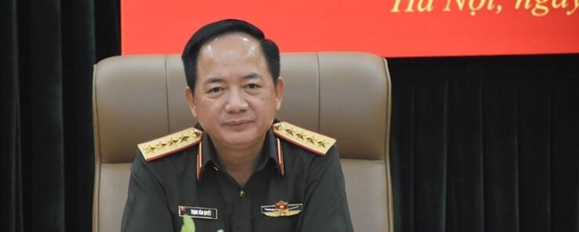 Đại tướng Trịnh Văn Quyết, Bí thư Trung ương Đảng, Ủy viên Thường vụ Quân ủy Trung ương, Chủ nhiệm Tổng cục Chính trị Quân đội nhân dân Việt Nam, Chủ nhiệm Ủy ban Kiểm tra Quân ủy Trung ương chủ trì Hội nghị “Báo cáo về việc sắp xếp lại tổ chức, biên chế cơ quan Ủy ban Kiểm tra Quân ủy Trung ương”. - Sputnik Việt Nam, 1920, 23.10.2025