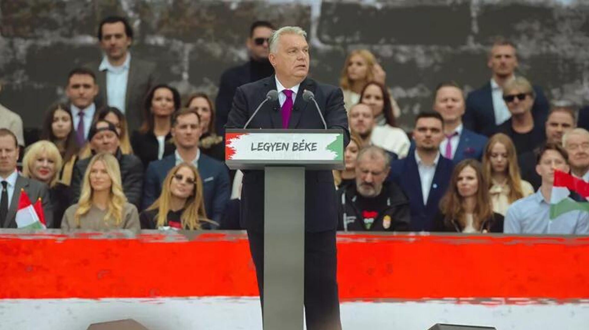 Thủ tướng Hungary Viktor Orban phát biểu trước những người tham gia Cuộc diễu hành Hòa bình Thủ tướng Hungary Viktor Orban phát biểu trước những người tham gia Cuộc diễu hành Hòa bình - Sputnik Việt Nam, 1920, 23.10.2025