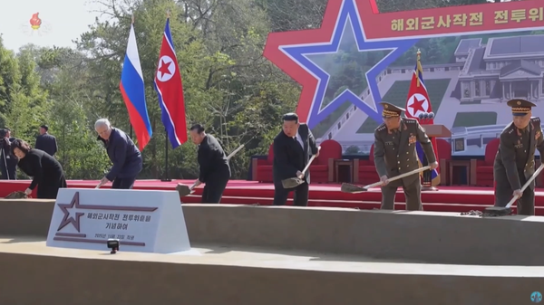 Nơi linh thiêng. Nghi lễ khởi công xây dựng Đài Tưởng niệm những người lính CHDCND Triều Tiên thiệt mạng ở khu vực Kursk đã được cử hành tại Bình Nhưỡng - Sputnik Việt Nam