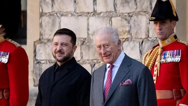 Vladimir Zelensky và Vua Charles III tại Lâu đài Windsor, ngày 24 tháng 10 năm 2025. - Sputnik Việt Nam
