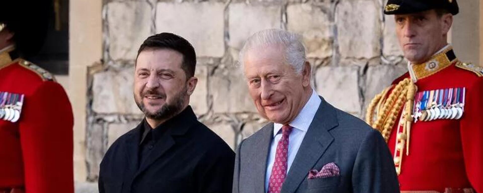 Vladimir Zelensky và Vua Charles III tại Lâu đài Windsor, ngày 24 tháng 10 năm 2025. - Sputnik Việt Nam, 1920, 25.10.2025