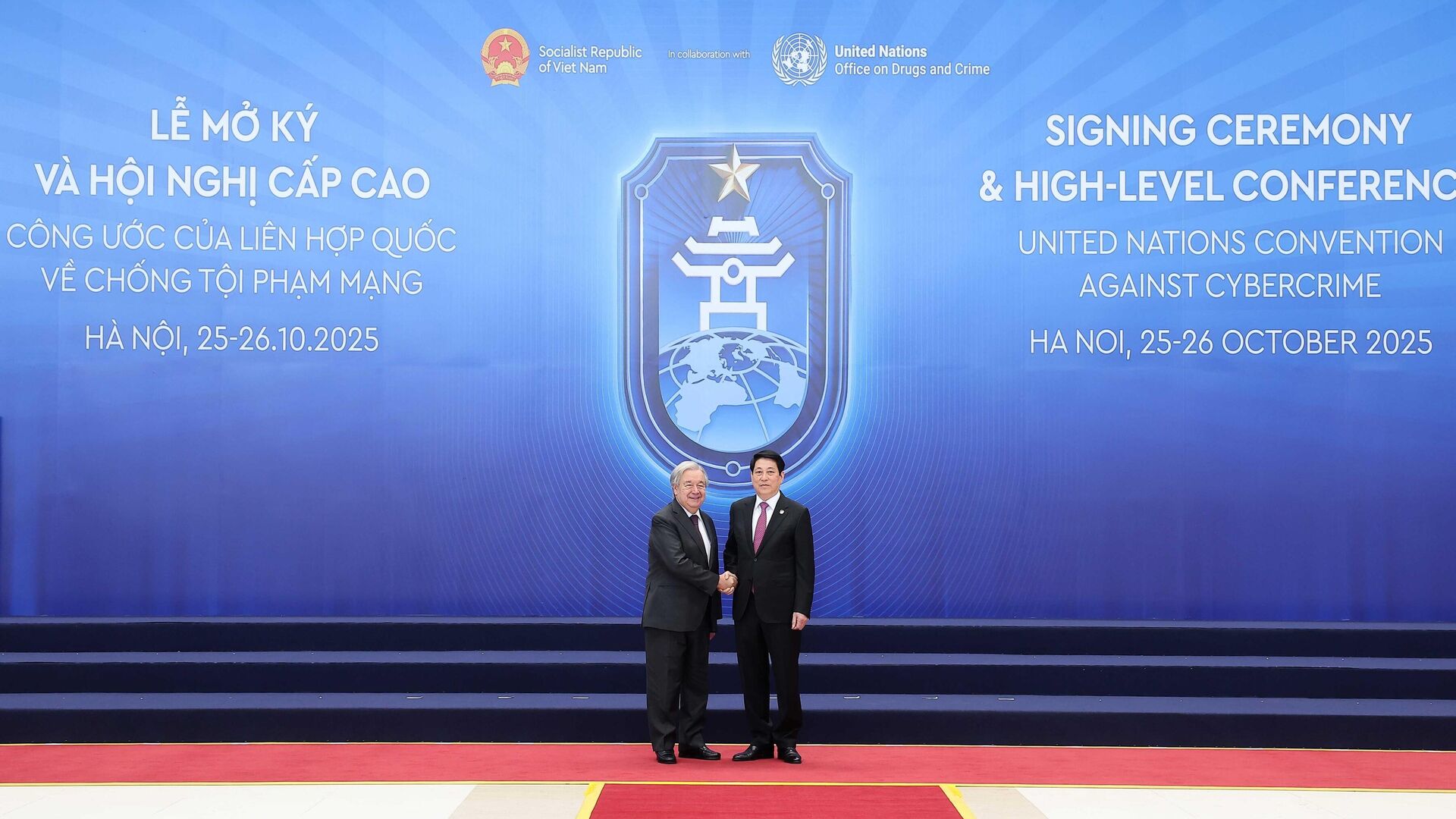 Chủ tịch nước Lương Cường đón Tổng Thư ký Liên hợp quốc António Guterres dự Lễ mở ký Công ước Hà Nội
Chủ tịch nước Lương Cường đón Tổng Thư ký Liên hợp quốc António Guterres dự Lễ mở ký Công ước Hà Nội
- Sputnik Việt Nam, 1920, 25.10.2025