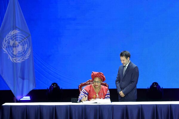 Đại diện Thường trực của Burkina Faso tại Liên hợp quốc Maïmounata Ouattara ký Công ước của Liên hợp quốc về Chống tội phạm mạng Đại diện Thường trực của Burkina Faso tại Liên hợp quốc Maïmounata Ouattara ký Công ước của Liên hợp quốc về Chống tội phạm mạng - Sputnik Việt Nam