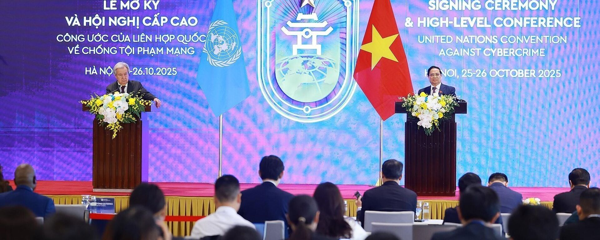 Thủ tướng Phạm Minh Chính cùng Tổng Thư ký Liên hợp quốc tại cuộc gặp gỡ báo chí Lễ mở ký và Hội nghị cấp cao Công ước của Liên hợp quốc về chống tội phạm mạng - Sputnik Việt Nam, 1920, 25.10.2025
