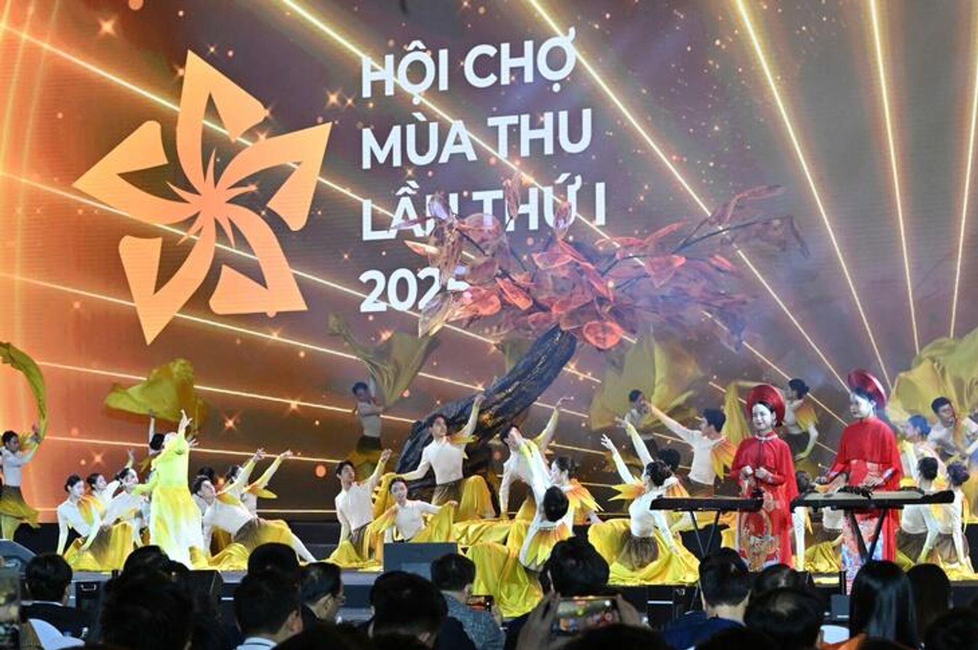 Lễ khai mạc Hội chợ Mùa thu 2025 mở màn với bản Concerto Mùa thu - Sputnik Việt Nam, 1920, 26.10.2025