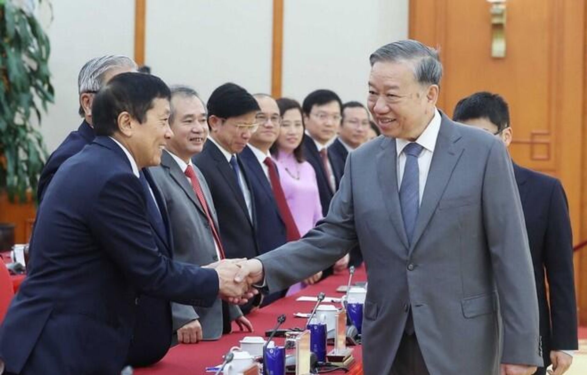 Tổng Bí thư tiếp đại biểu dự Hội thảo quốc tế Việt Nam học lần thứ 7 - Sputnik Việt Nam, 1920, 26.10.2025