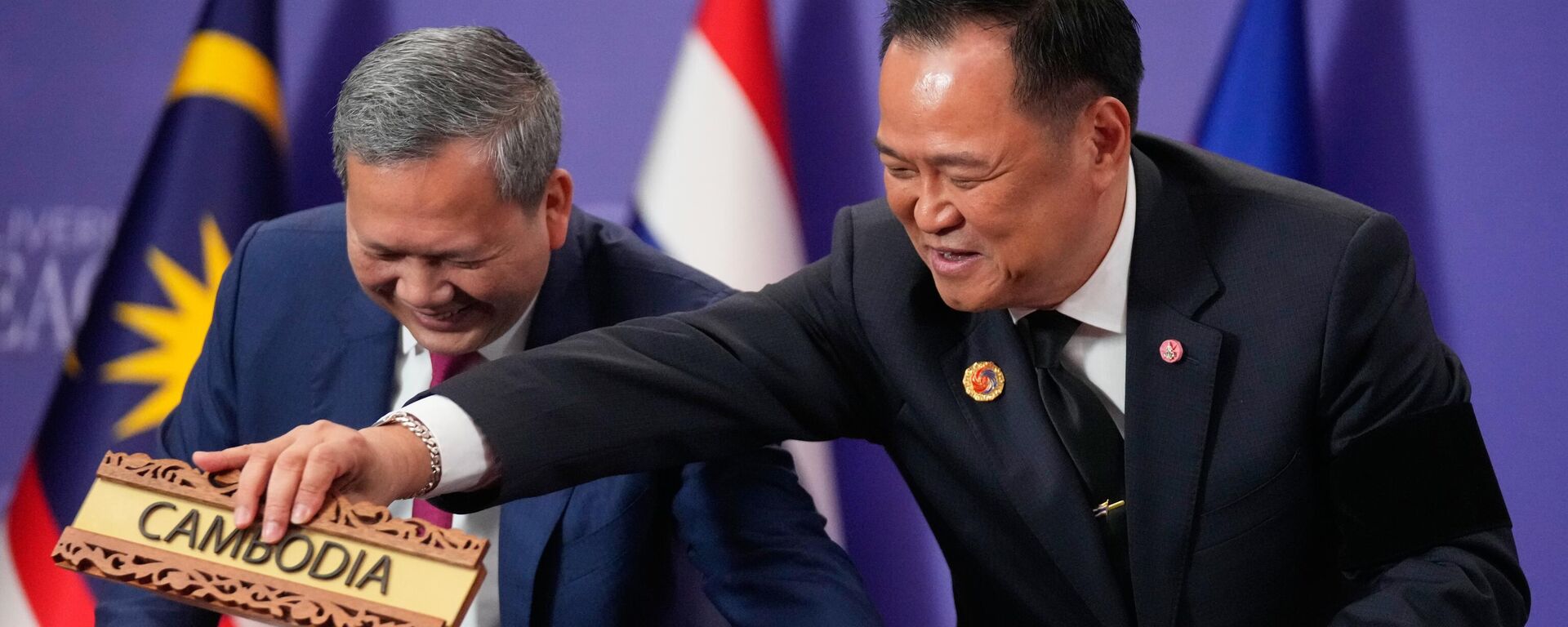 Thủ tướng Campuchia và Thái Lan tại Hội nghị thượng đỉnh ASEAN lần thứ 47 ở Malaysia - Sputnik Việt Nam, 1920, 08.06.2026