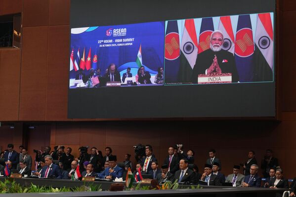 Thủ tướng Ấn Độ Narendra Modi trong bài phát biểu tại Hội nghị thượng đỉnh ASEAN lần thứ 47 ở Malaysia - Sputnik Việt Nam