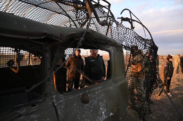 Hình ảnh chiếc xe sau khi trải qua thử nghiệm các biện pháp phòng thủ chống UAV trên thao trường ở tỉnh Rostov - Sputnik Việt Nam