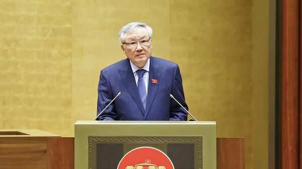 Phó Thủ tướng Thường trực Chính phủ Nguyễn Hòa Bình trình bày Tờ trình về 03 dự án: Luật Thi hành tạm giữ, tạm giam và cấm đi khỏi nơi cư trú; Luật Thi hành án hình sự (sửa đổi); Luật sửa đổi, bổ sung một số điều của Luật Lý lịch tư pháp
 - Sputnik Việt Nam