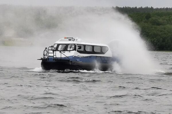 Tàu đệm khí Sputnik-12 trên dòng sông Volga rộng lớn - Sputnik Việt Nam