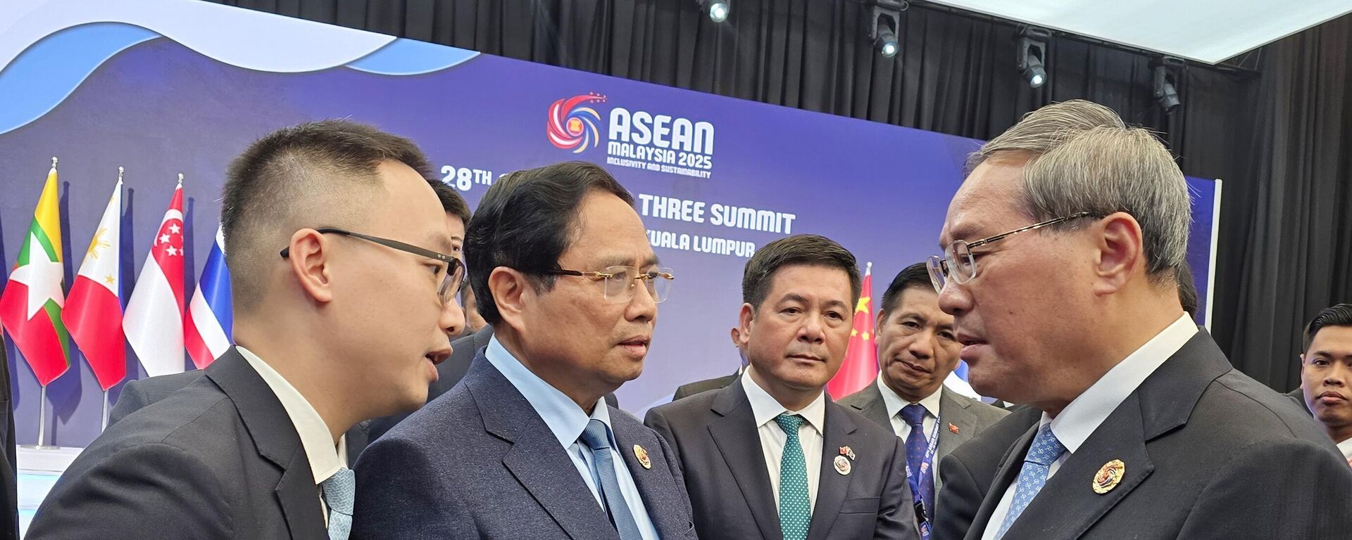 Thủ tướng Phạm Minh Chính gặp Thủ tướng Trung Quốc Lý Cường - Sputnik Việt Nam, 1920, 27.10.2025