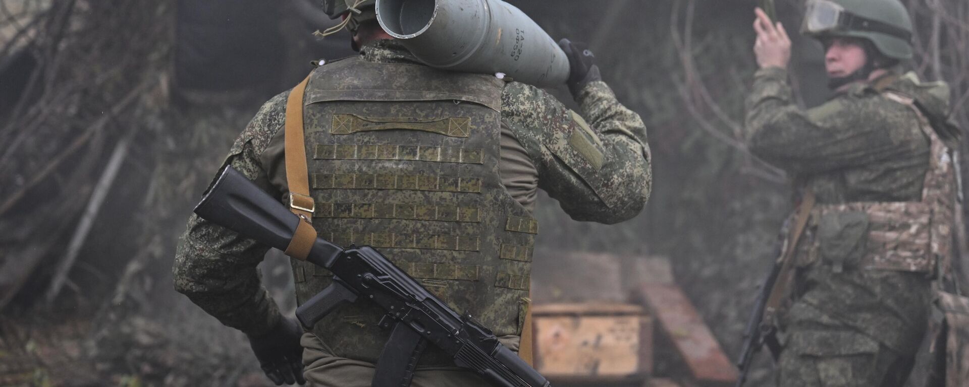 Công tác chiến đấu của kíp xe pháo 2S5 Giatsint-S thuộc nhóm Trung tâm của Nga - Sputnik Việt Nam, 1920, 27.10.2025