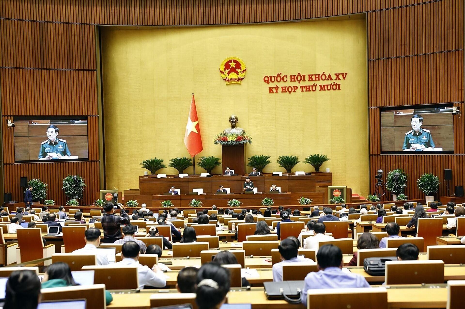 Bộ trưởng Bộ Quốc phòng Phan Văn Giang giải trình, làm rõ một số vấn đề đại biểu Quốc hội nêu - Sputnik Việt Nam, 1920, 27.10.2025