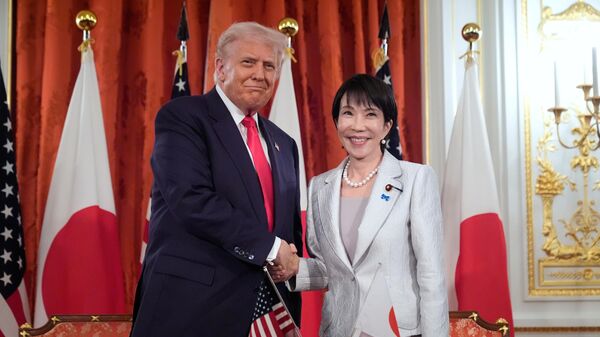 Tổng thống Mỹ Donald Trump và Thủ tướng Nhật Bản Sanae Takaichi trong cuộc gặp ở Tokyo - Sputnik Việt Nam