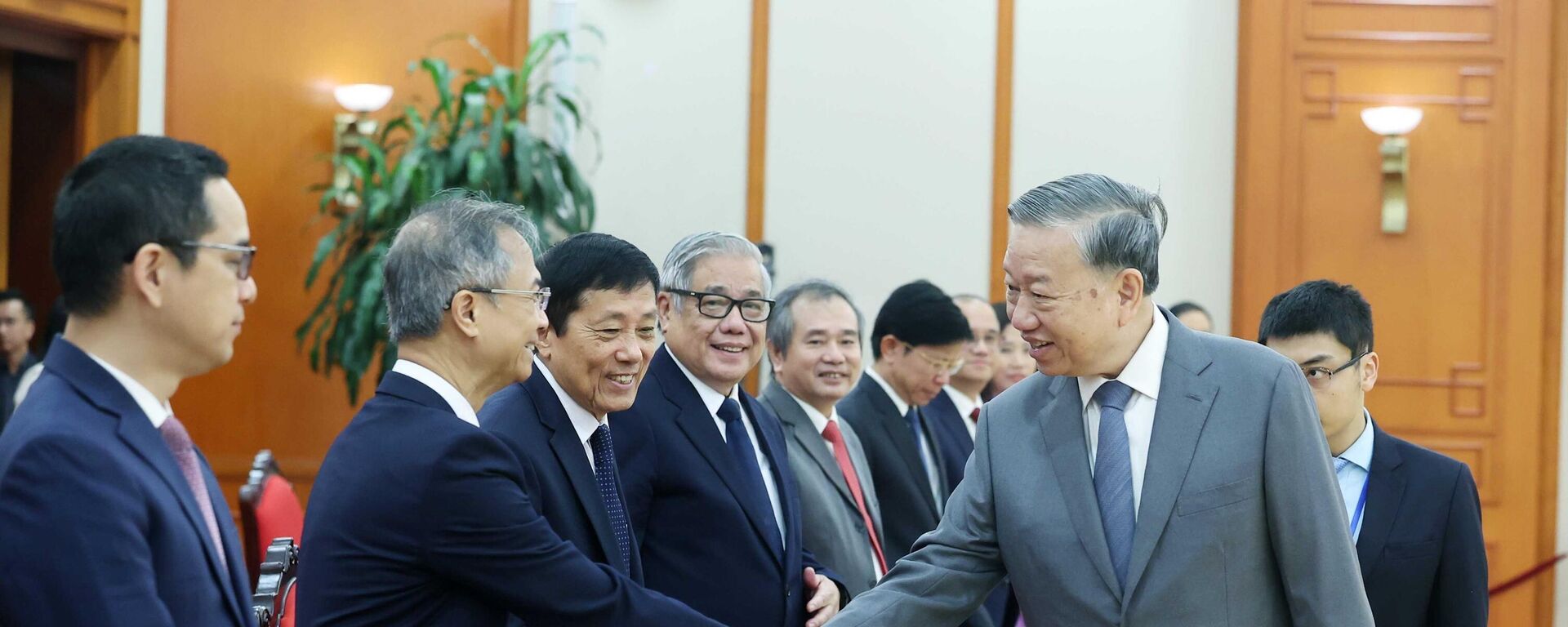 Tổng Bí thư Tô Lâm và các đại biểu - Sputnik Việt Nam, 1920, 28.10.2025