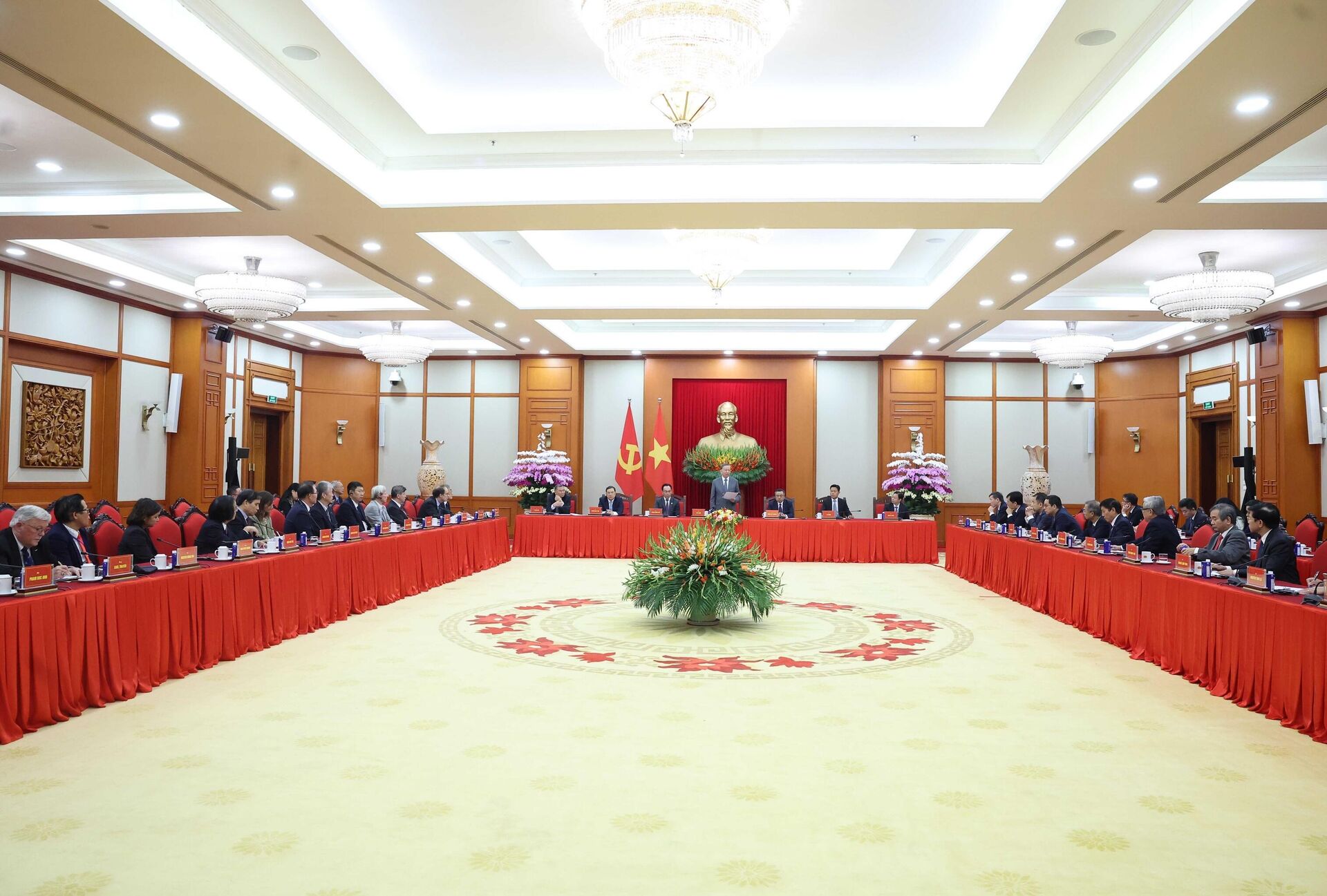 Tổng Bí thư Tô Lâm tiếp Đoàn đại biểu tham dự Hội thảo quốc tế Việt Nam học lần thứ 7 - Sputnik Việt Nam, 1920, 28.10.2025