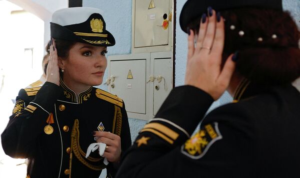 Nữ học viên Trường Sĩ quan Hải quân cao cấp Baltic mang tên Đô đốc F.F. Ushakov - Sputnik Việt Nam