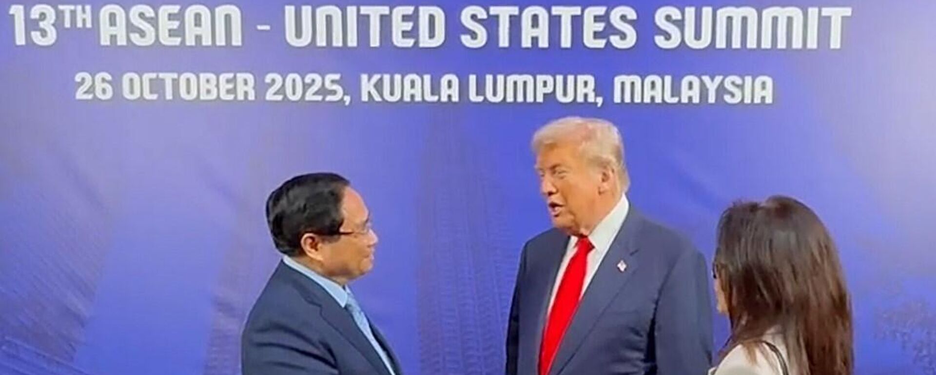 Thủ tướng Phạm Minh Chính gặp Tổng thống Hoa Kỳ Donald Trump tại Hội nghị Cấp cao ASEAN - Hoa Kỳ lần thứ 13 - Sputnik Việt Nam, 1920, 29.10.2025