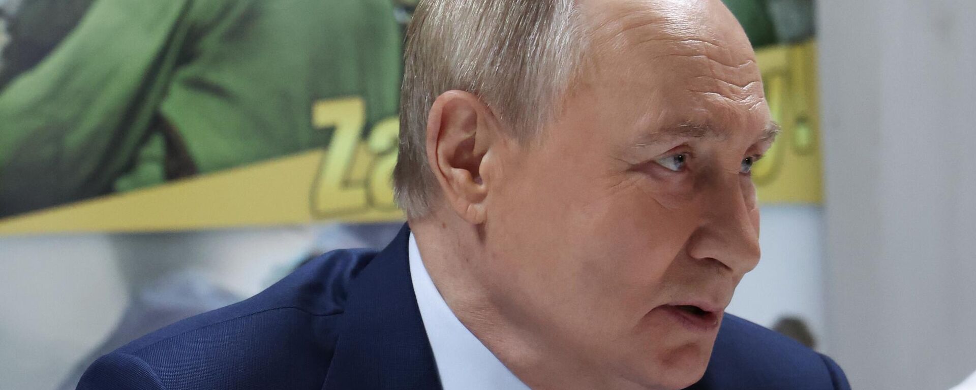 Tổng thống Nga Vladimir Putin đã đến thăm Bệnh viện Quân y Trung ương P.V. Mandryka tại Moskva.  - Sputnik Việt Nam, 1920, 22.11.2025