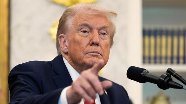 President Donald Trump speaks in the Oval Office of the White House, Thursday, Oct. 16, 2025, in Washington - Sputnik Việt Nam