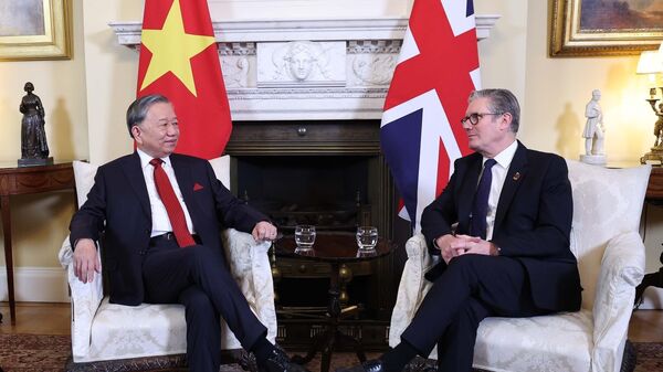 Tổng Bí thư Tô Lâm và Thủ tướng Anh Keir Starmer gặp hẹp - Sputnik Việt Nam