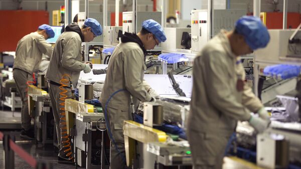 Công nhân tại một nhà máy ở Trung Quốc - Sputnik Việt Nam