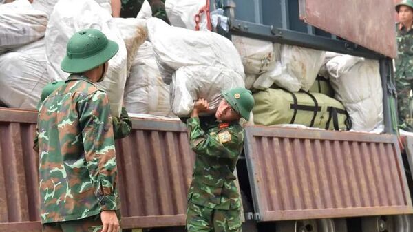Huế tiếp nhận 29 tấn hàng cứu trợ khẩn cấp của Chính phủ Liên bang Nga - Sputnik Việt Nam