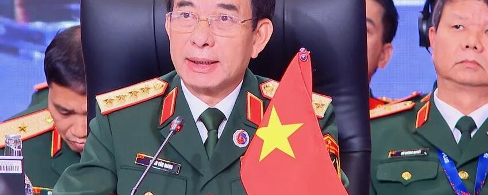 Đại tướng Phan Văn Giang dẫn đầu đoàn đại biểu cấp cao Bộ Quốc phòng Việt Nam tham dự hội nghị - Sputnik Việt Nam, 1920, 02.11.2025