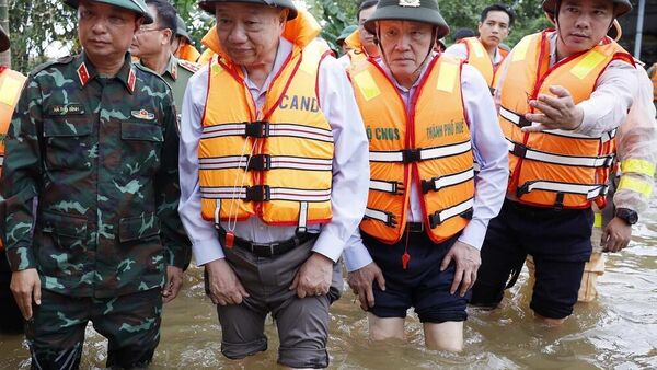 Tổng Bí thư thăm người dân bị ảnh hưởng do mưa, lũ tại thành phố Huế - Sputnik Việt Nam